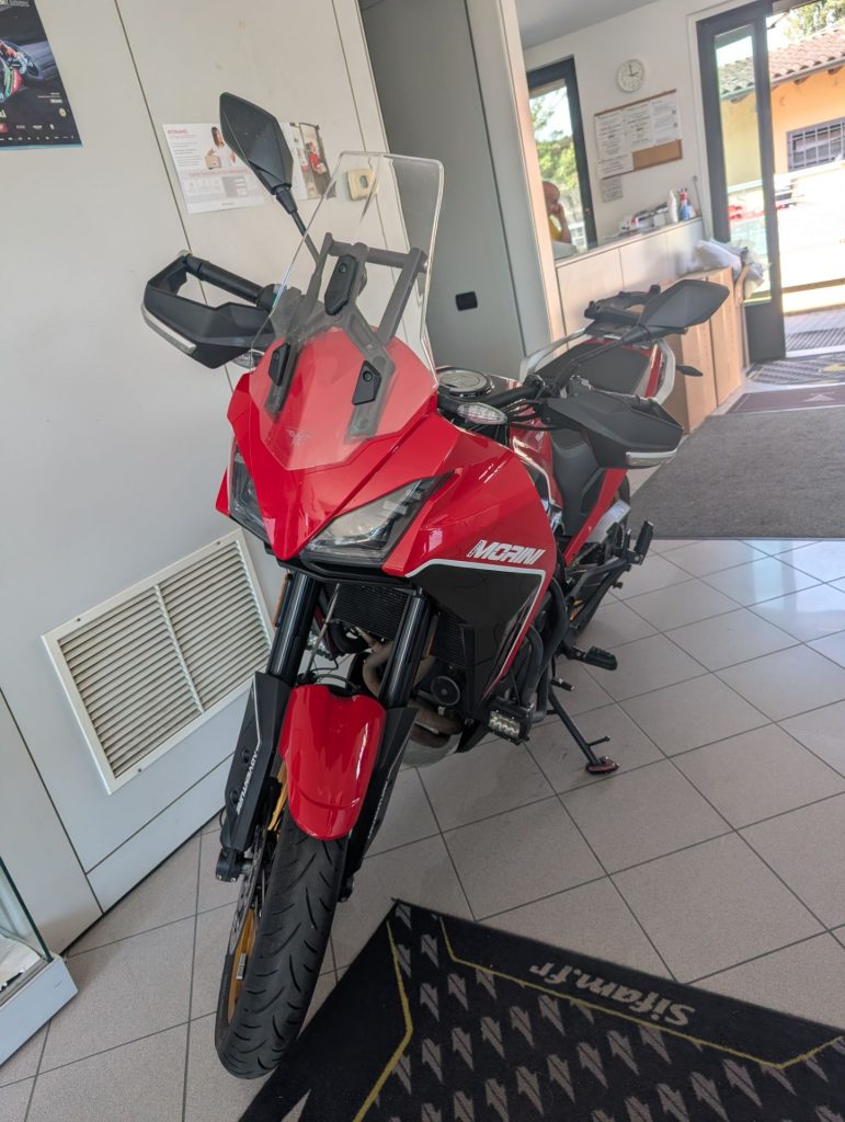 Moto Morini X-Cape 650 Gold Wheels Edition