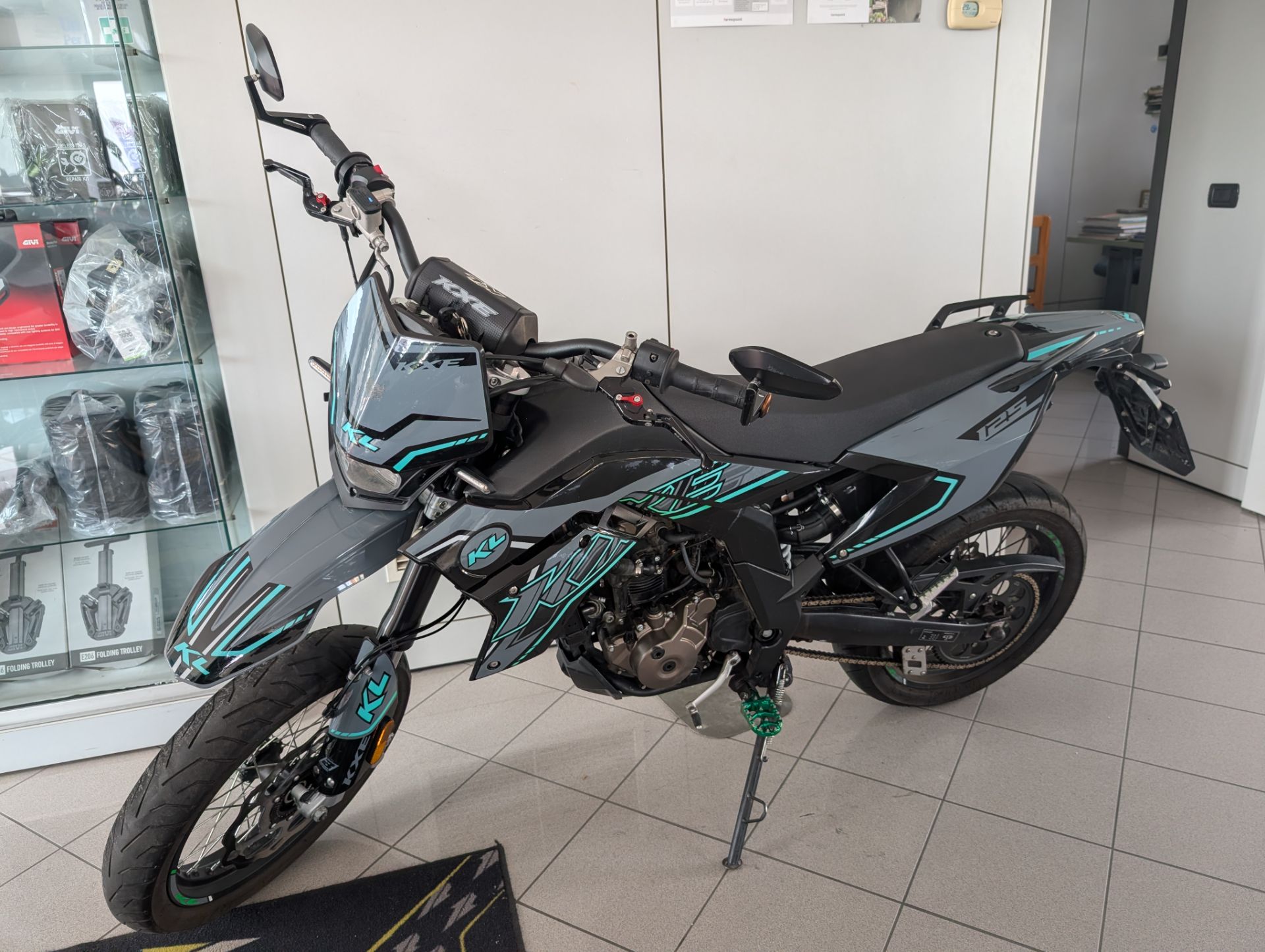 Kl KXE 125 Motard