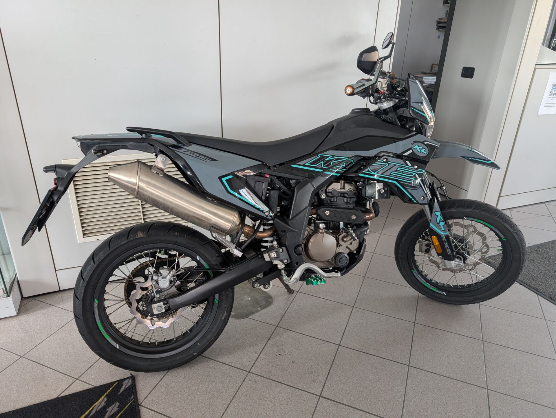 Kl KXE 125 Motard